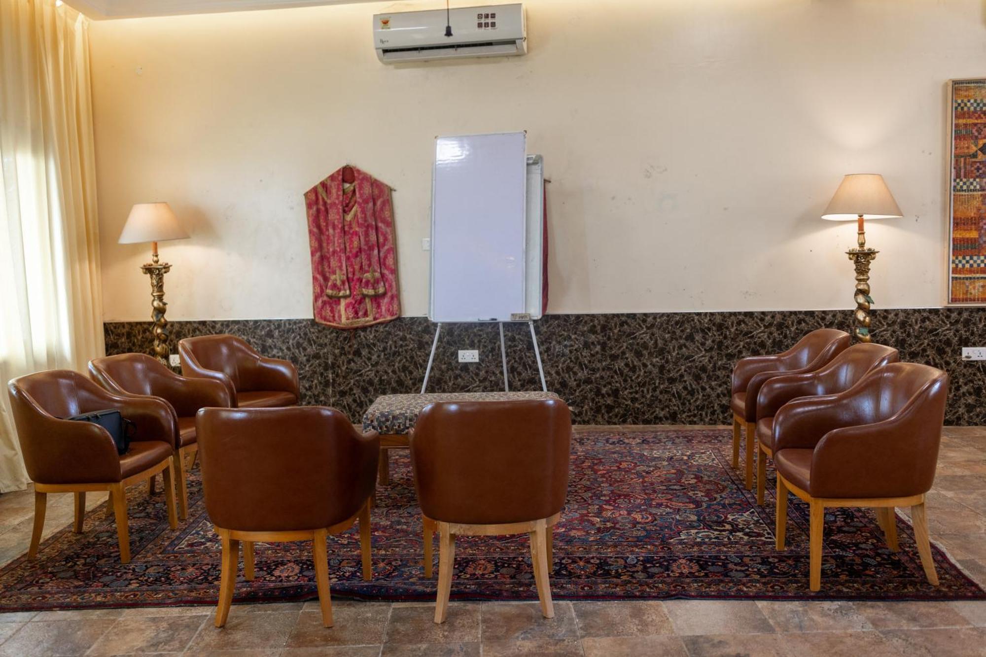 Golden Hill Parker Hotel Elmina Exterior photo